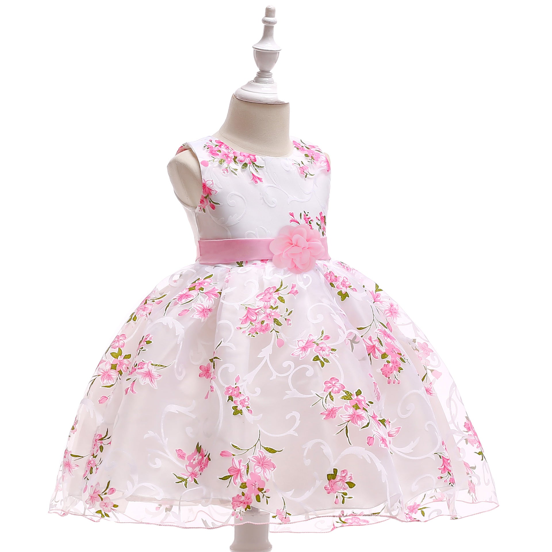 Detail of the skirt and hem on the Marktox girls' tulle flower girl dress