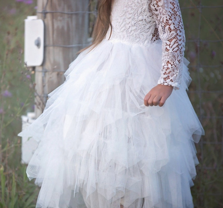 Detail of the openwork lace on the Marktox girls' long-sleeve dress