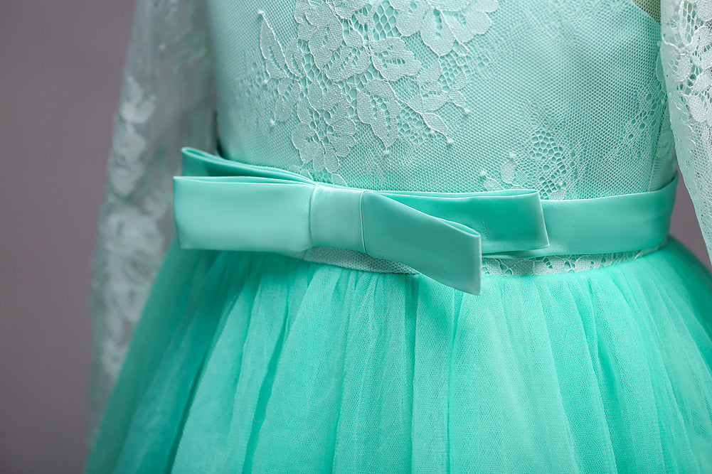 Detail of the neckline on the Marktox girls' long flower girl dress