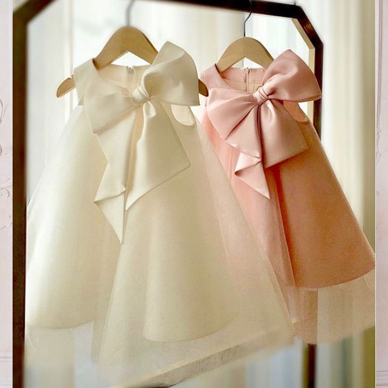 Detail of the skirt and hem on the Marktox girls' big bow party dress